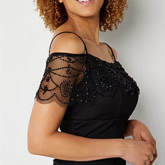 Black Off-Shoulder Sheath Midi Dress - Picture 3 of 6